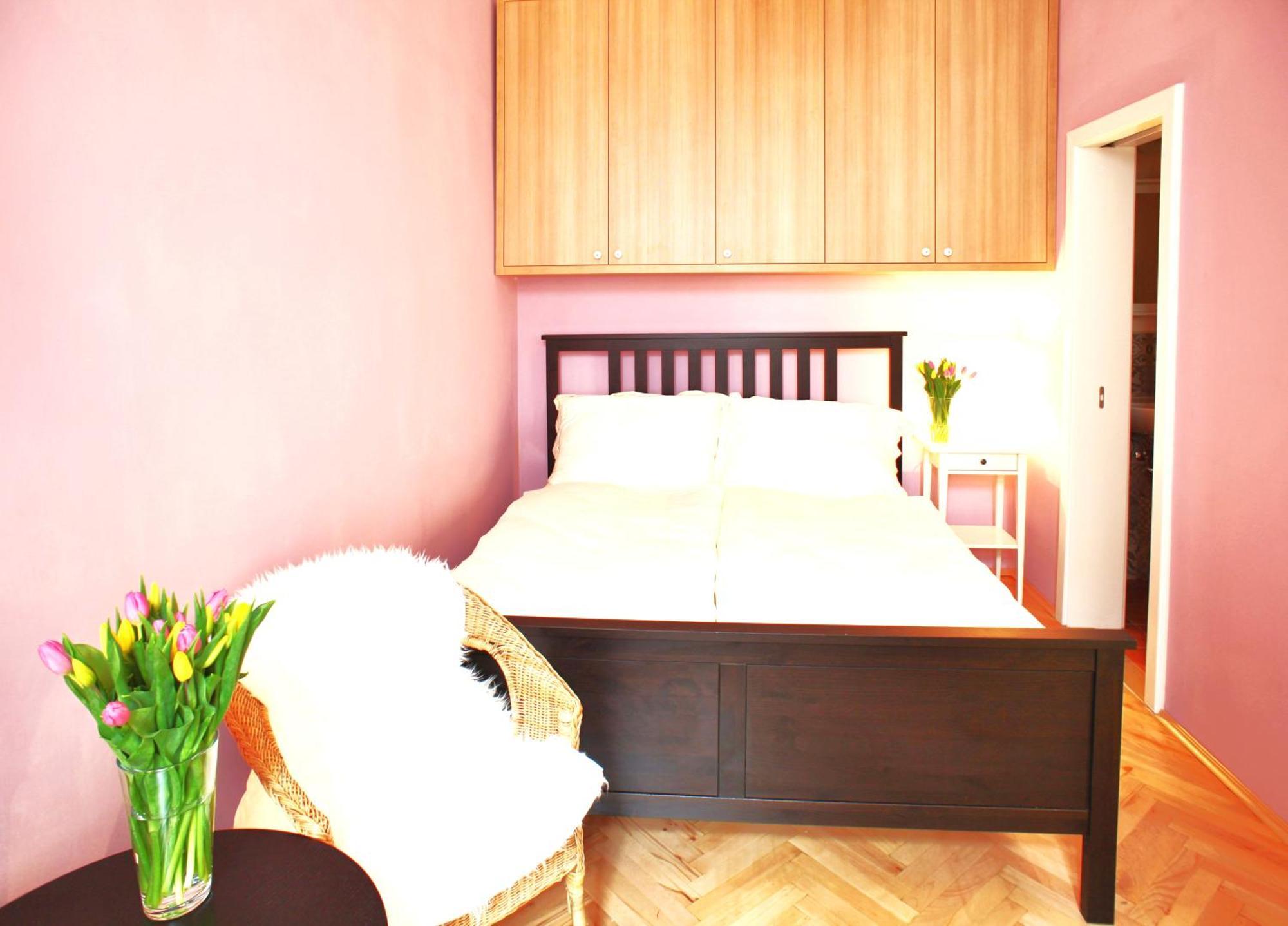 Lovely Lila Praha